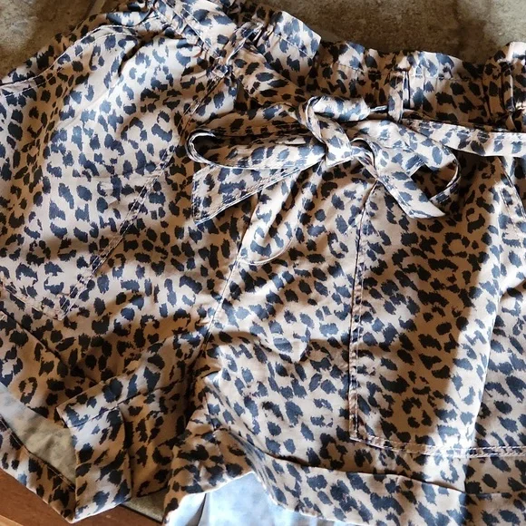 NWT aerie tan and black leopard print shorts size womans xs - Picture 8 of 9